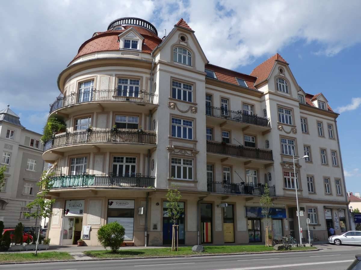 DACHGESCHOSSWOHNUNG IN ZENTRUMSNÄHE