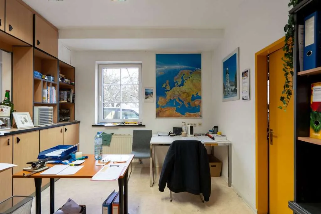 Gewerbeobjekt in Ansfelden: 130 m² Lagerhalle + 50 m² Büro zu mieten - Ansicht 2