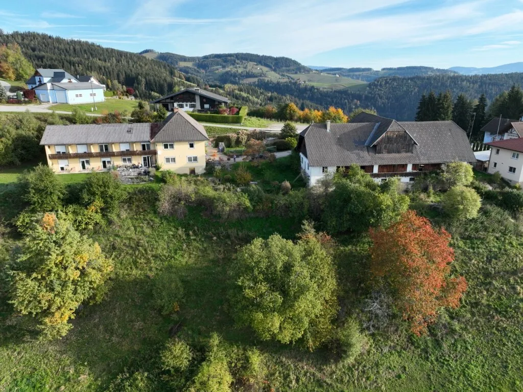 NEUER PREIS Komplett ausgestattetes Gästehaus mit 9 Zimmern, privater Wohnung, Restaurant samt moderner Gastroküche und zusätzlichem Nebengebäude! - Ansicht 2