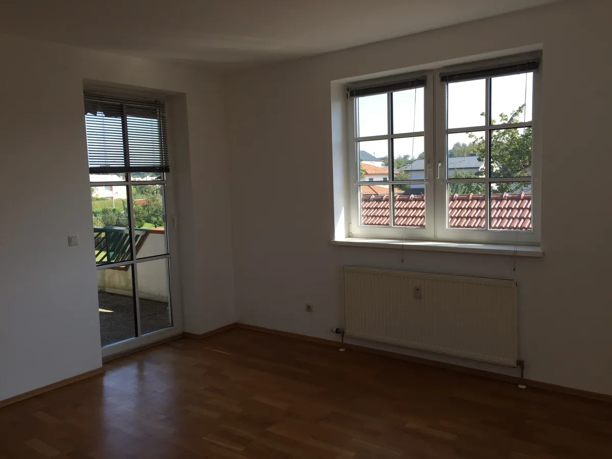 Sonnige EG Wohnung mit Balkon und Carport - Ansicht 3
