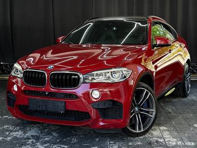 BMW X6 M / Mega Farbe / Mega Sound