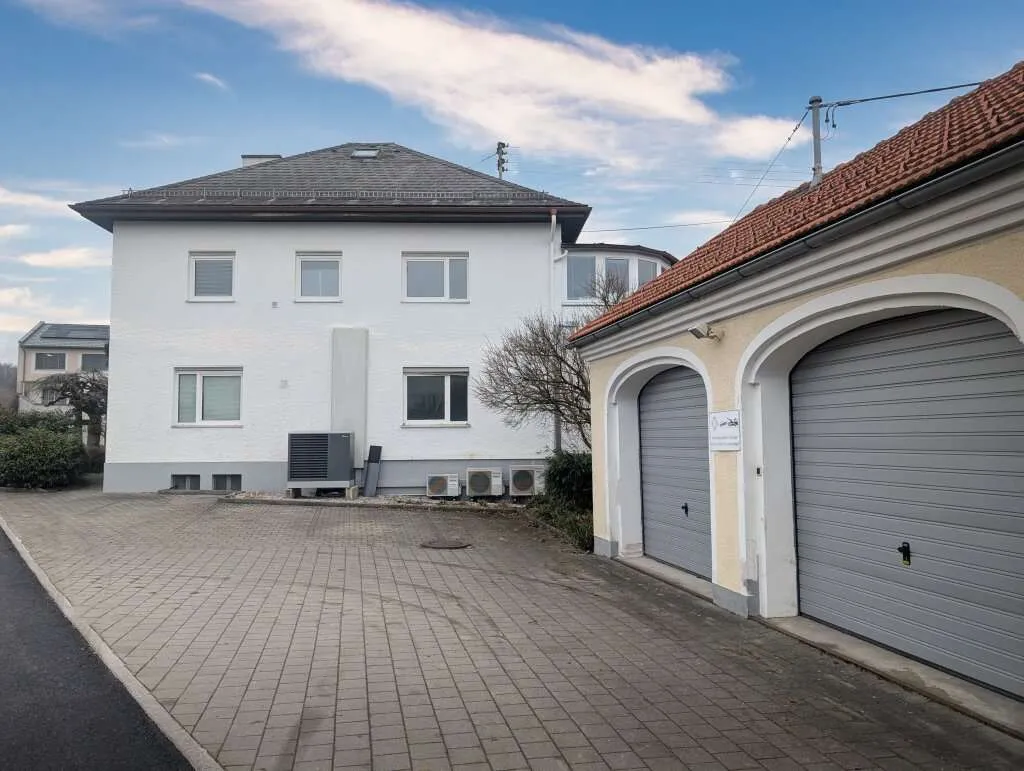 Attraktives Zinshaus mit Potenzial im Herzen von Eggelsberg - Ansicht 2