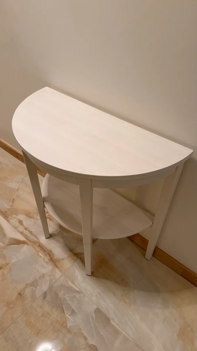IKEA ARKELSTORP Konsolentisch Weiß - Halbrund mit Ablage, € 60,- (1020 Wien)