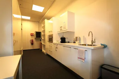 1-Zimmer-Gewerbeimmobilie mieten in Baden – 84,84 m², € 1.415 – Bild 9 von 12