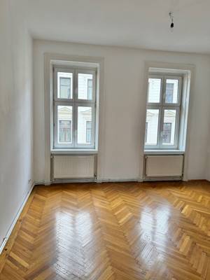 Helle, ruhige 2-Zimmer Wohnung mit Balkon und Blick ins Grüne