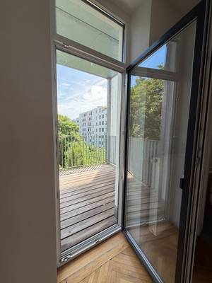 Helle, ruhige 2-Zimmer Wohnung mit Balkon und Blick ins Grüne – Bild 2