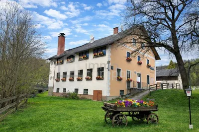 10-Zimmer-Gewerbeimmobilie mieten in Baden – 235 m², € 2.500 – Bild 3 von 42