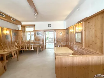 10-Zimmer-Gewerbeimmobilie mieten in Baden – 235 m², € 2.500 – Bild 13 von 42