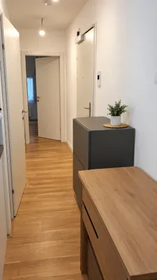 Helle 2 Zimmer Dachgeschosswohnung – Bild 2