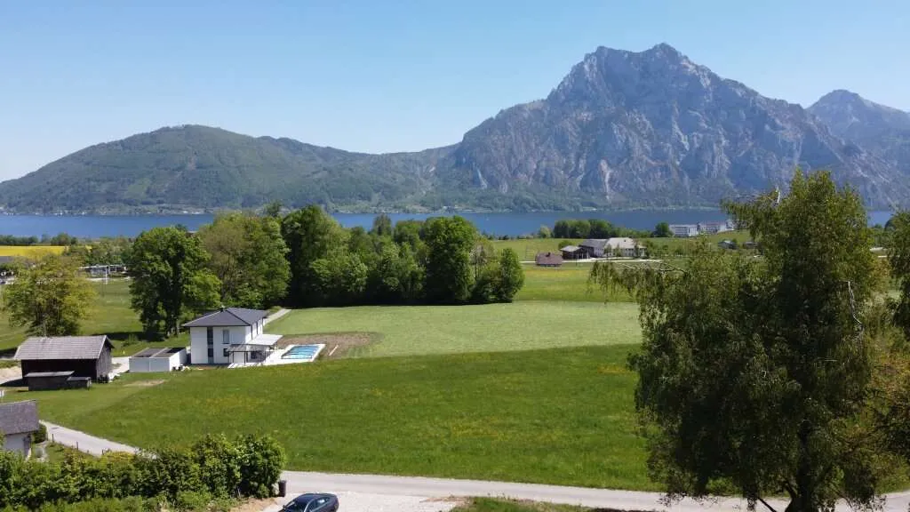 Prestige-Grundstück mit Traunsee-Panorama und Studie für eine Luxusvilla - Ansicht 2