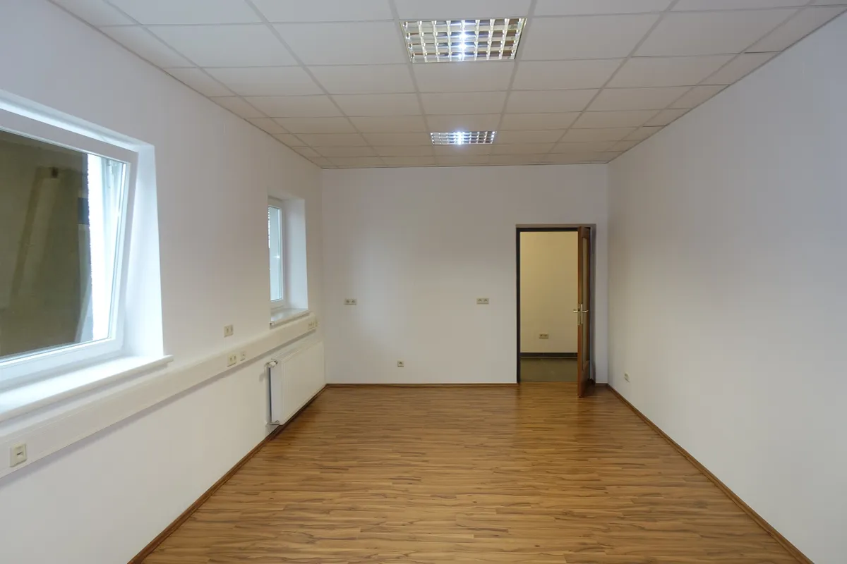 bezugsfertiges Büro in verkehrsgünstiger Lage in zentraler Lage in Premstätten, Parkplätze vorhanden - Ansicht 2
