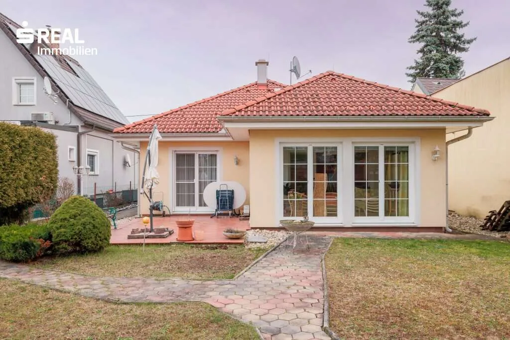 Charmanter 3 Zimmer-Bungalow mit beheiztem Wintergarten, Garage und gepflegter Grünoase! Öffentlich gut angebunden. - Widok 2