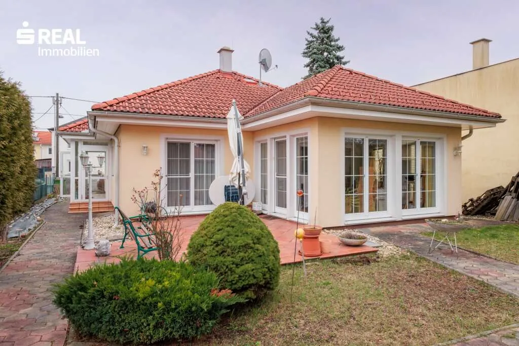 Charmanter 3 Zimmer-Bungalow mit beheiztem Wintergarten, Garage und gepflegter Grünoase! Öffentlich gut angebunden. - Widok 3