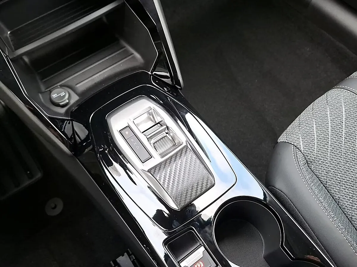 Peugeot 208 1.2 Hybrid 110 Allure (EURO 6e) – Bild 15