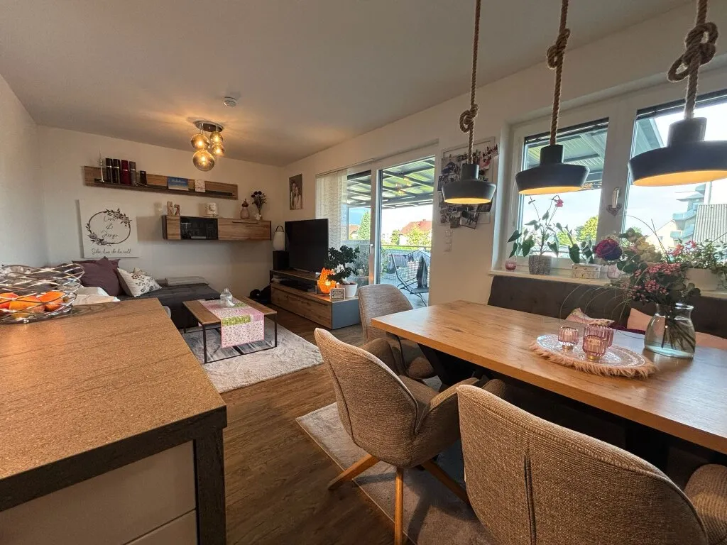 Hochwertige Wohnung mit rund 20 m² Südbalkon und Carport! – pohled 3