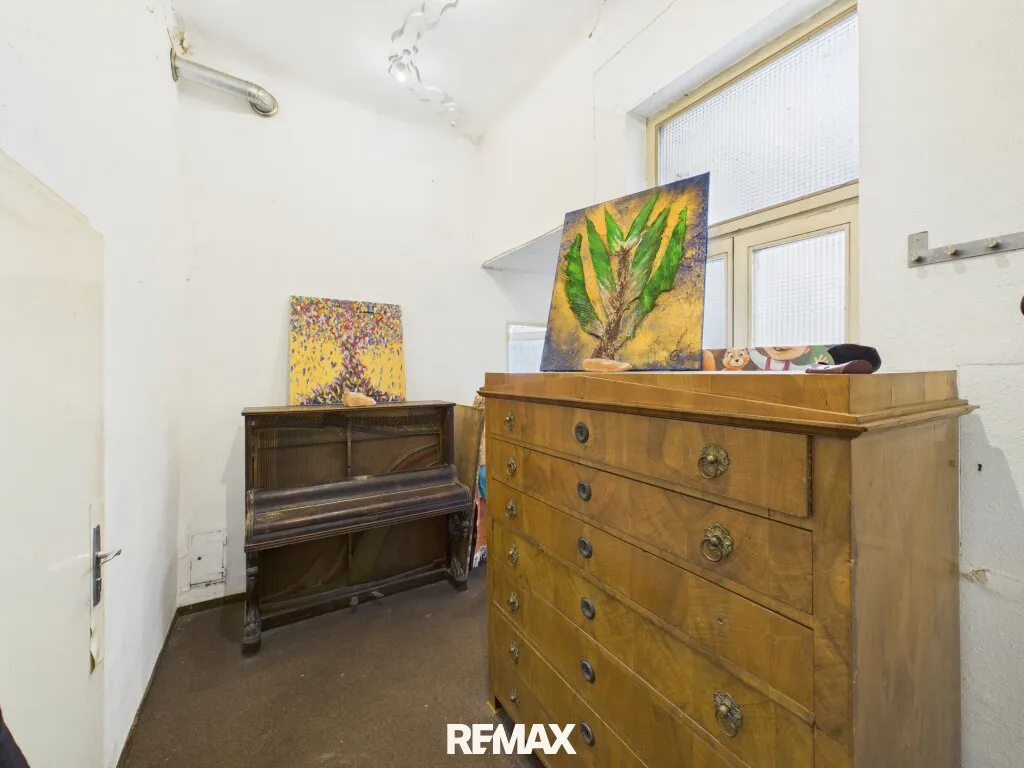 Große 3-Zimmer Wohnung mit Potenzial - Ansicht 2