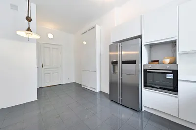 7-Zimmer-Wohnung mieten in Wien – 220 m², € 4.990 – Bild 6 von 6