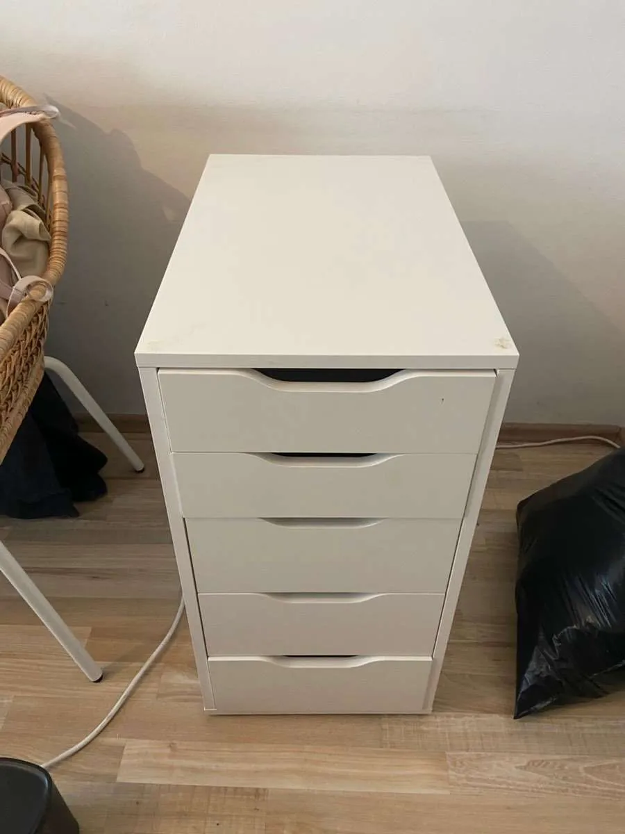 Ikea schmale Kommode mit Schubladen, € 10,- (1120 Wien)
