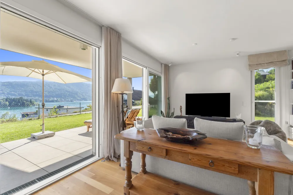 Neuwertige Gartenwohnung mit faszinierendem Seeblick, Pörtschach am Wörther See