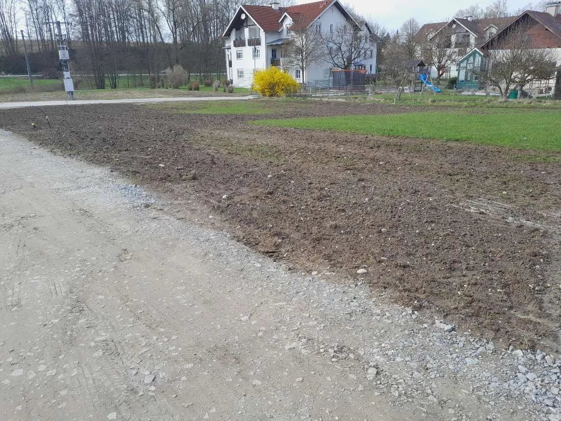 Sonniger Baugrund mit perfekter Infrastruktur in Pram - Ansicht 2