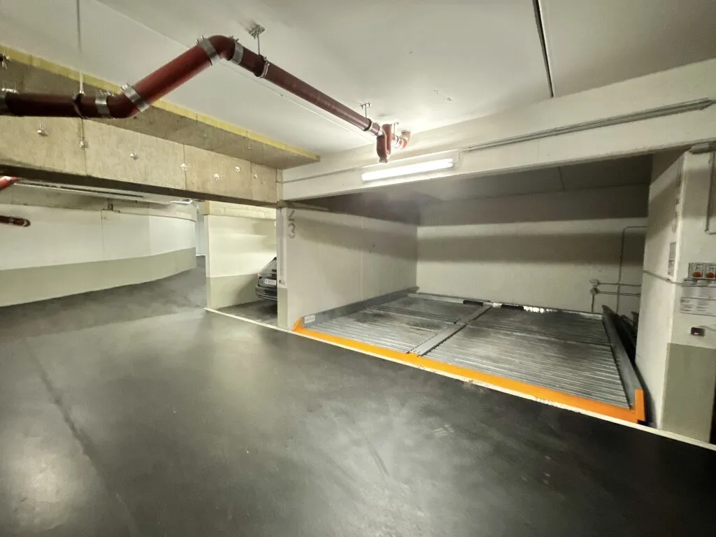 GARAGENPLATZ (STAPELPARKER) DIREKT BEI U3 HÜTTELDORFER STRASSE - Ansicht 2
