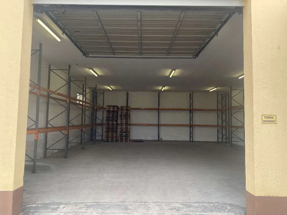 Lagerhalle mit Regalen mit 200 m² zu vermieten - Ansicht 2