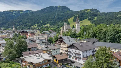 6-Zimmer-Immobilie kaufen in Kitzbühel – 201 m², € 1.880.000 – Bild 1 von 11