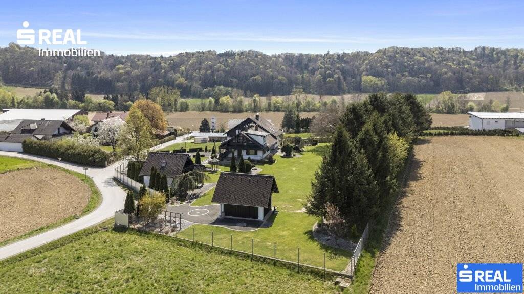 Diskreter Landsitz mit Garten-Idylle & Nebengebäuden - Stilvolle Villa in Ottendorf an der Rittschein - Ansicht 2