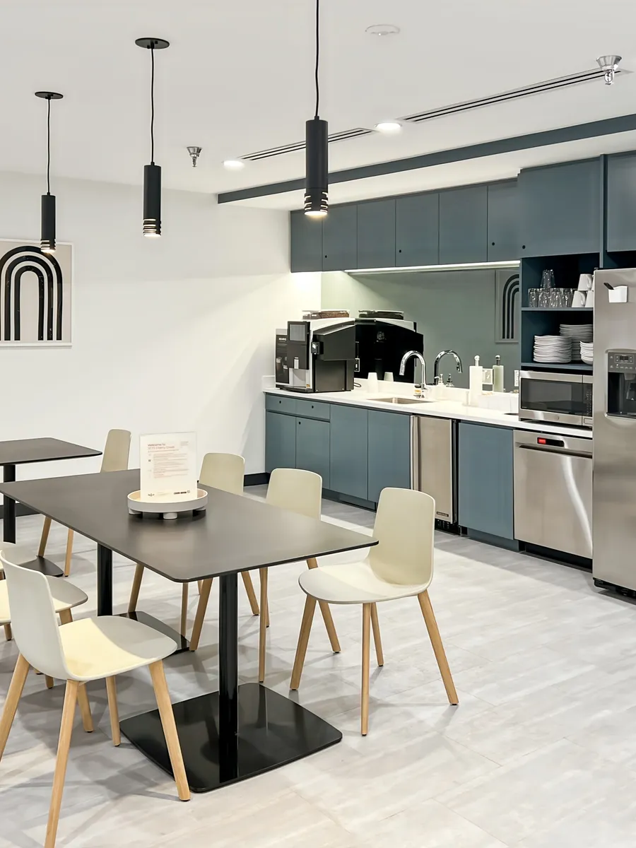 Arbeitsplätze, Services und Support unterstützen Sie bei der Arbeit in Regus DC Tower - Ansicht 3