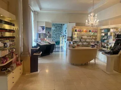 8-Zimmer-Gewerbeimmobilie mieten in Salzburg Stadt – 228 m², € 3.980 – Bild 2 von 15