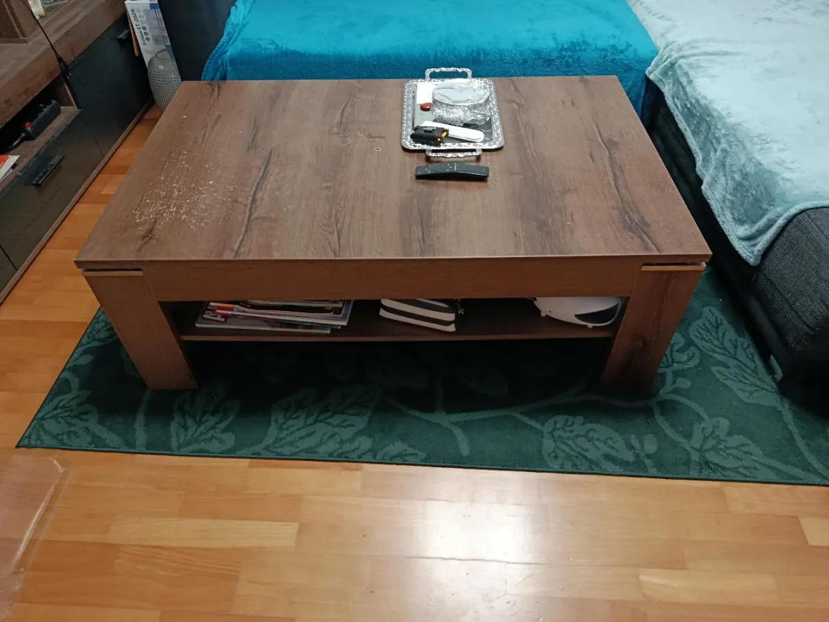 Couchtisch zu verschenken - Tischplatte muss renoviert werden, € 0,- (1170 Wien)