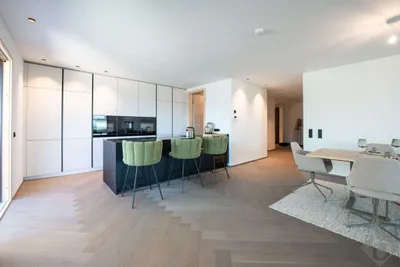 4-Zimmer-Wohnung mieten in Salzburg-Umgebung – 184 m², € 7.450 – Bild 2 von 9