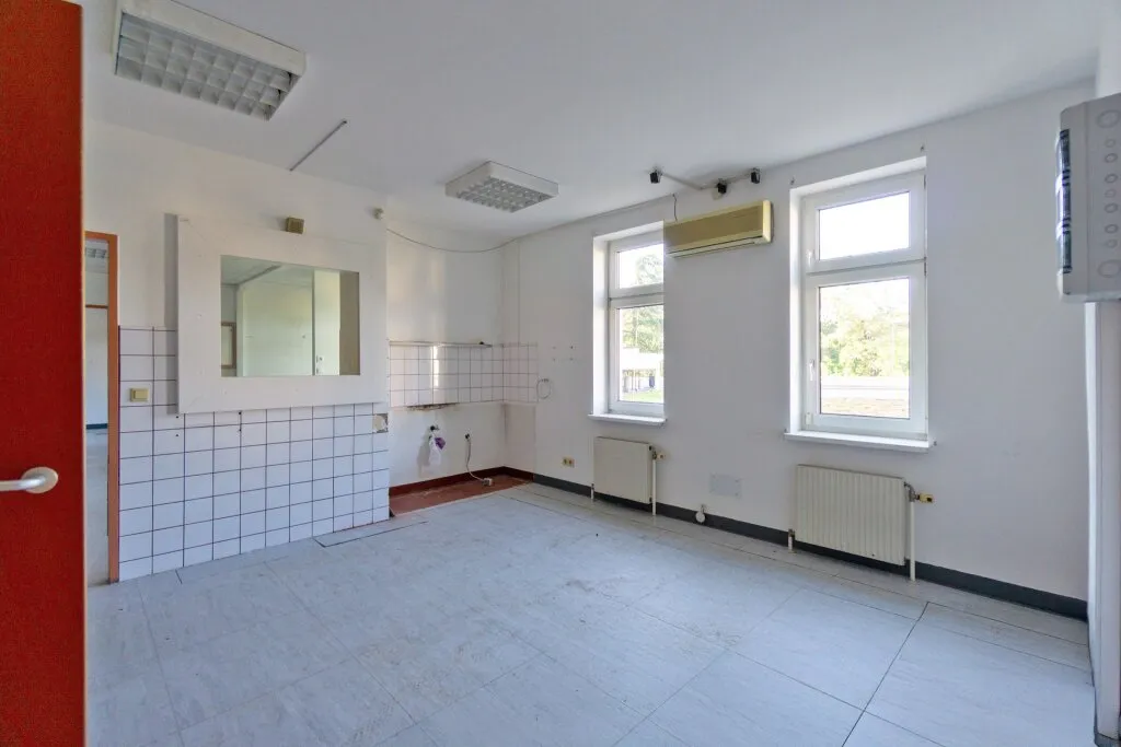 Flexibel gestaltbare, ca. 96 m² große Ordination/Praxis in top Lage in Hütteldorf, Wien