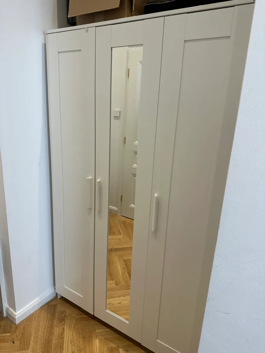 IKEA BRIMNES Kleiderschrank, 3-türig, 117x50x190 cm, € 110,- (1070 Wien)