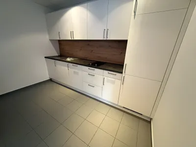4-Zimmer-Gewerbeimmobilie mieten in Baden – 153 m², € 1.778 – Bild 3 von 8