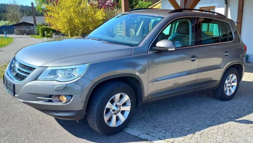 VW Tiguan Track & Field 4 Motion ERSTBESITZ SUV / Geländewagen