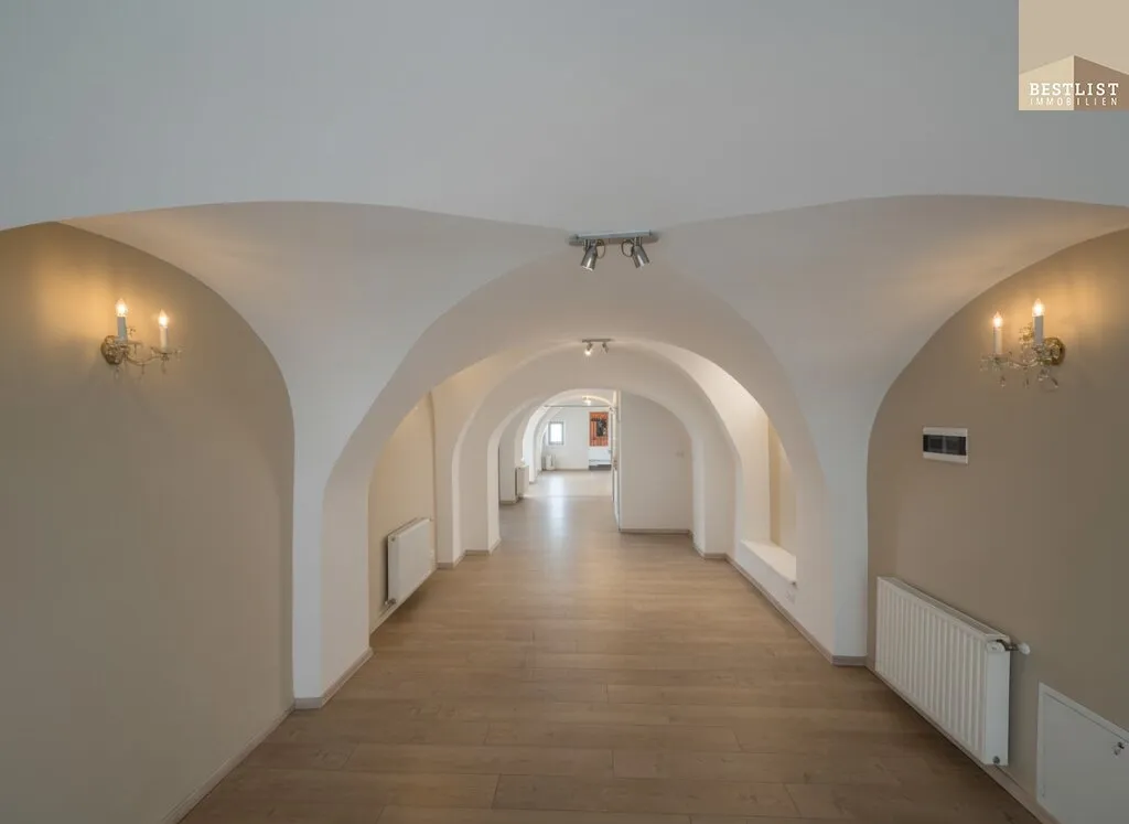 Gepflegtes, kleines Zinshaus in der Nähe des Schloßes mit charmantem Gewölbekeller und schönen Terrassen! - Ansicht 2