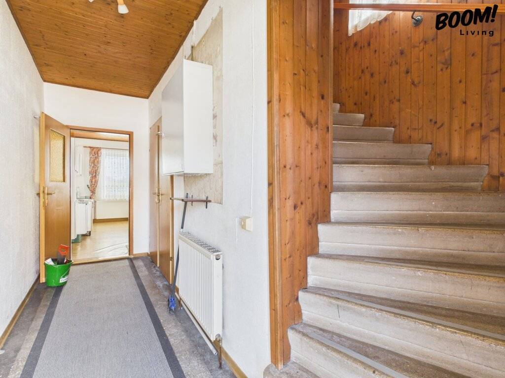 Einfamilienhaus auf großem Eckgrundstück und guter Anbindung ! - Ansicht 2
