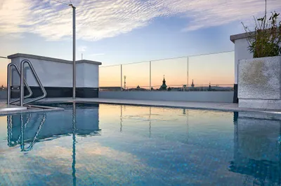 Luxus-Penthouse | 4 Zimmer | Privatlift | Dachterrasse & Privatpool | Klimaanlage, Kamin & Garage