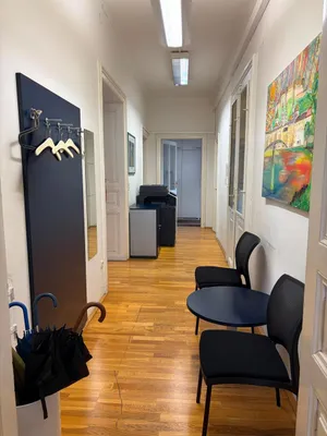 5-Zimmer-Gewerbeimmobilie mieten in Salzburg Stadt – 111 m², € 1.900 – Bild 2 von 3