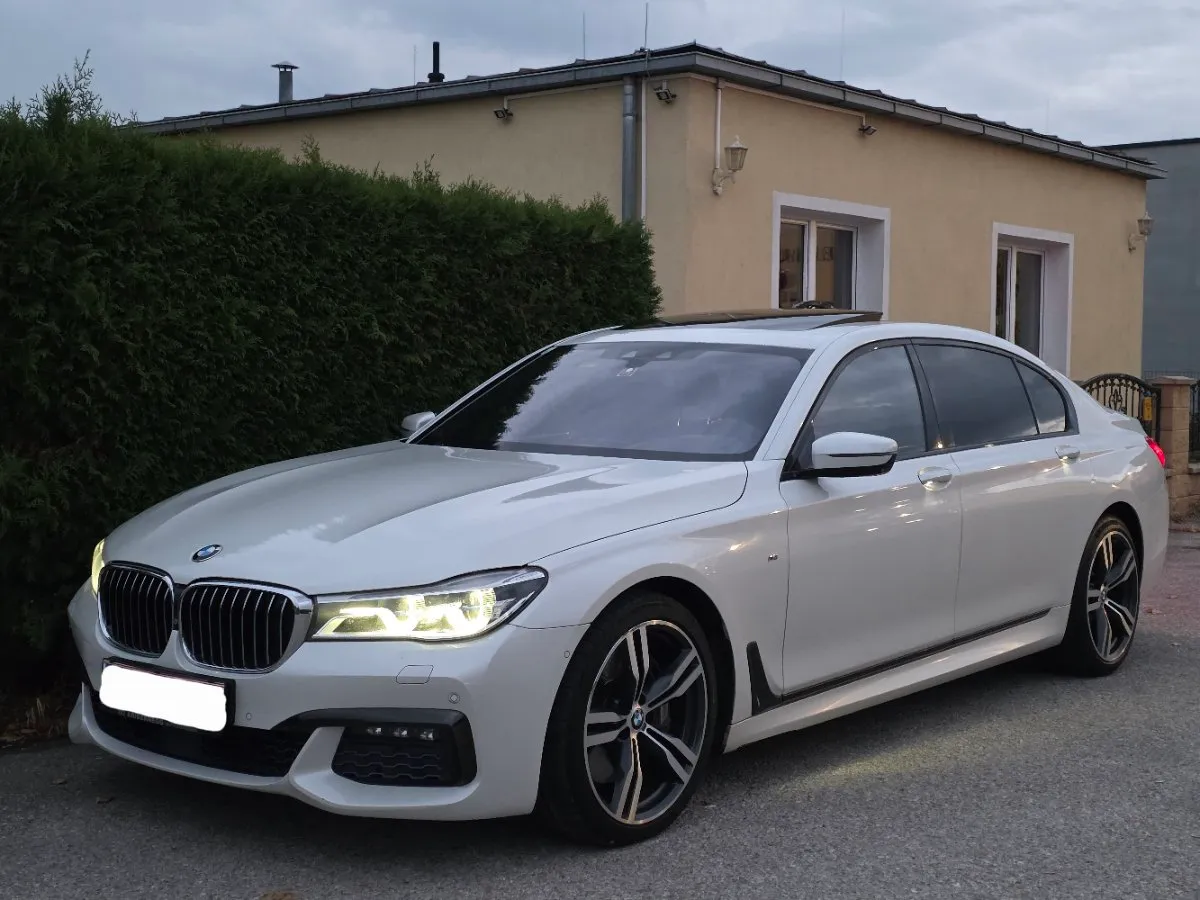 BMW 7 Series 2016 photo 2