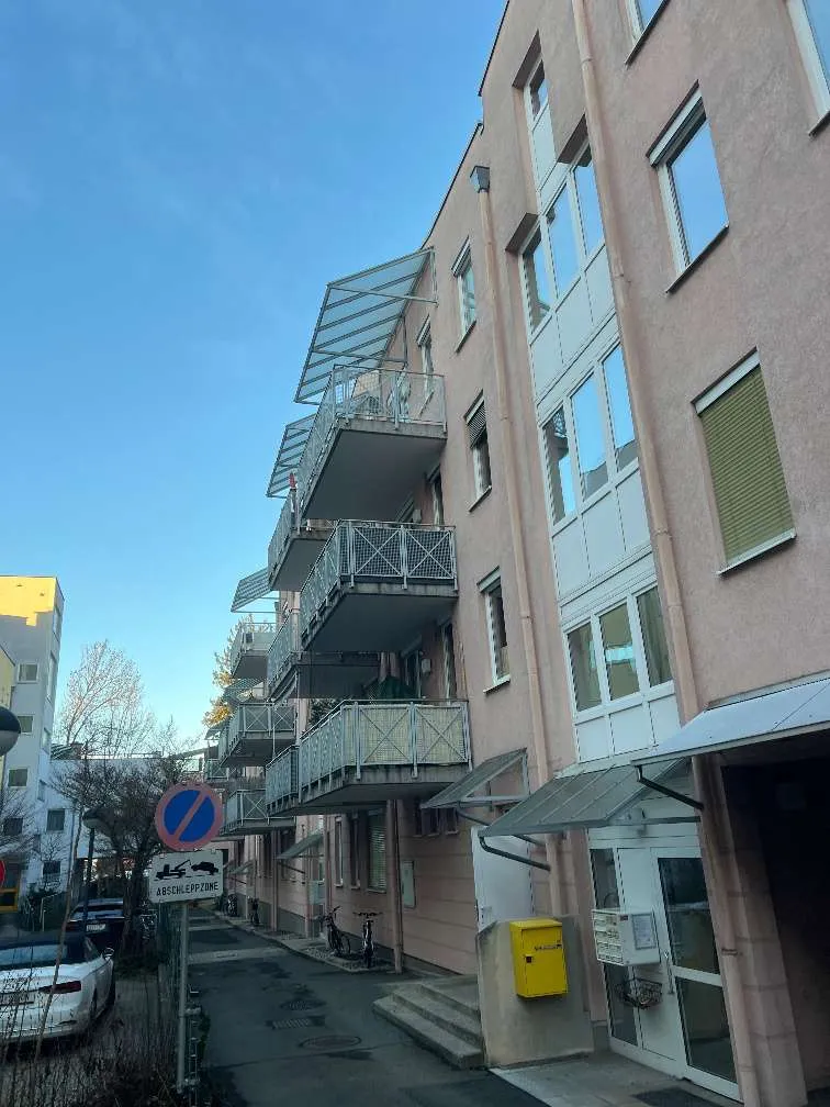 * Wunderschöne, helle und ruhige 3-Zimmer-Wohnung mit Tiefgaragenplatz und zwei Balkonen- Nähe Schillerplatz* - Widok 2
