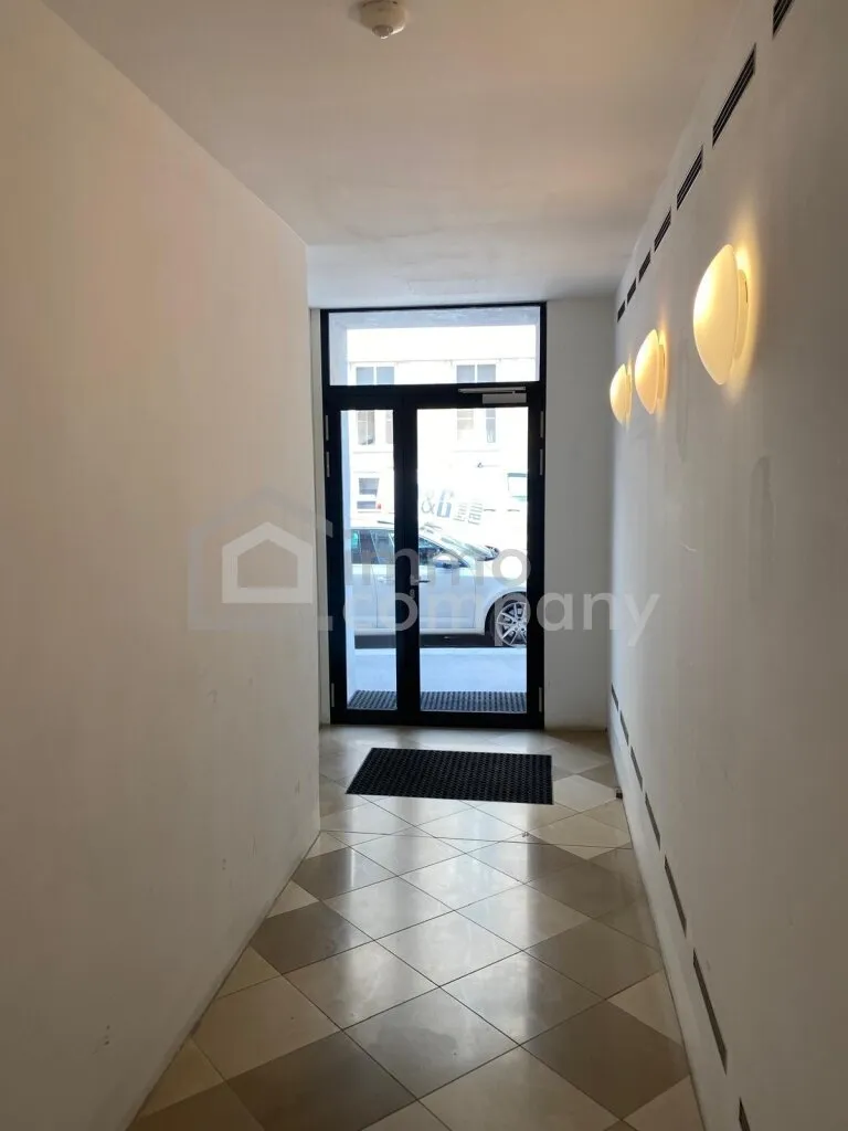 Schöne Altbauwohnung in ausgebauten Altbau - Ansicht 2