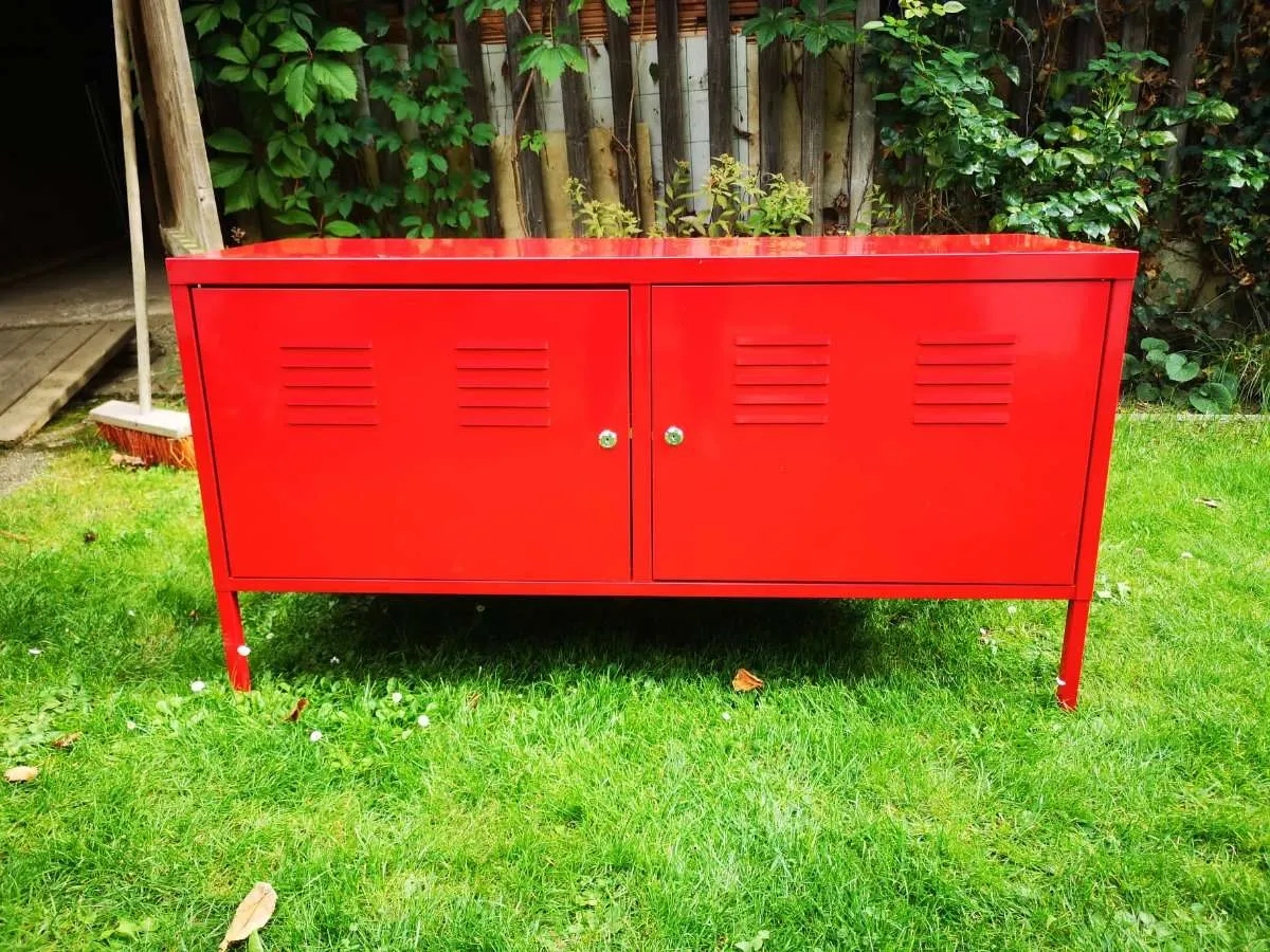 IKEA PS - Metallschrank, rot, € 30,- (9334 Guttaring)