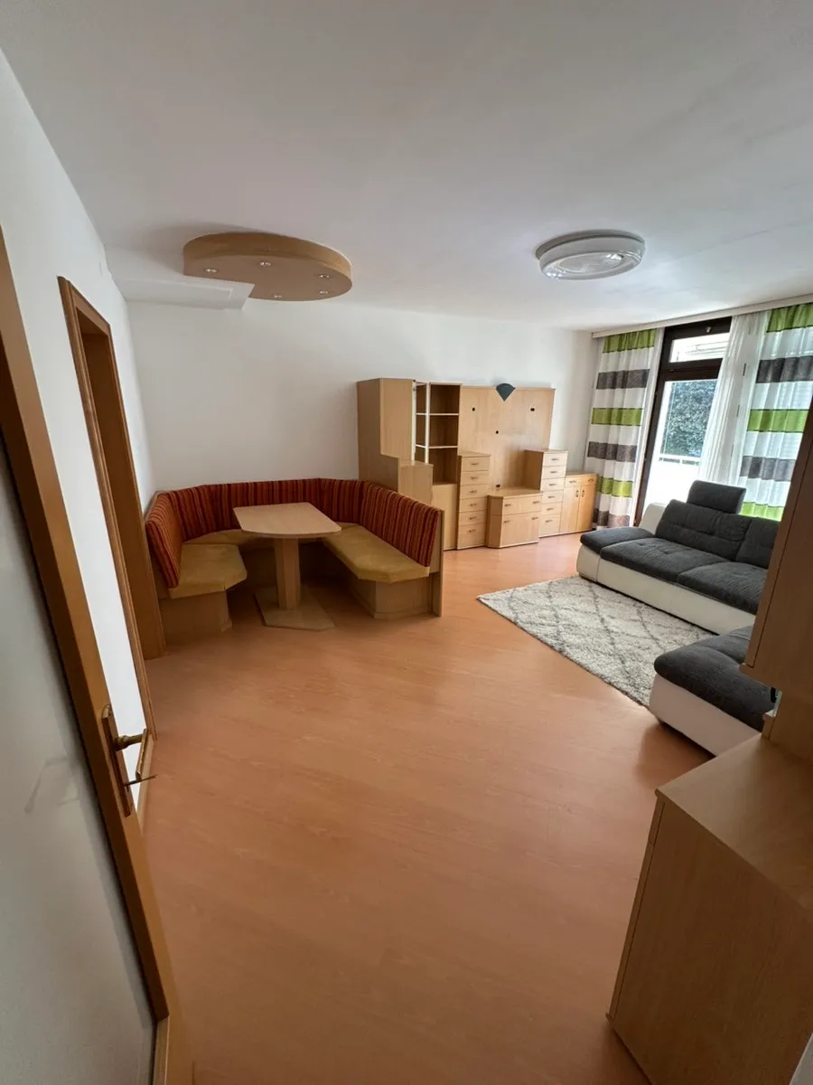Großzügige, gepflegte 3-Zimmer-Wohnung (78,65 m²) mit Loggia - teil möbliert – pohled 2