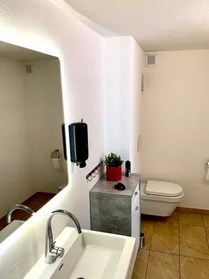 5-Zimmer-Gewerbeimmobilie mieten in Salzburg Stadt – 140 m², € 2.400 – Bild 11 von 12