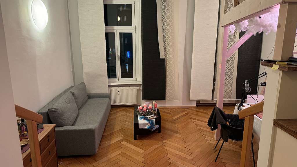 Für Best Ager - neu factory sanierte 1-Raum-Wohnung mit Balkon