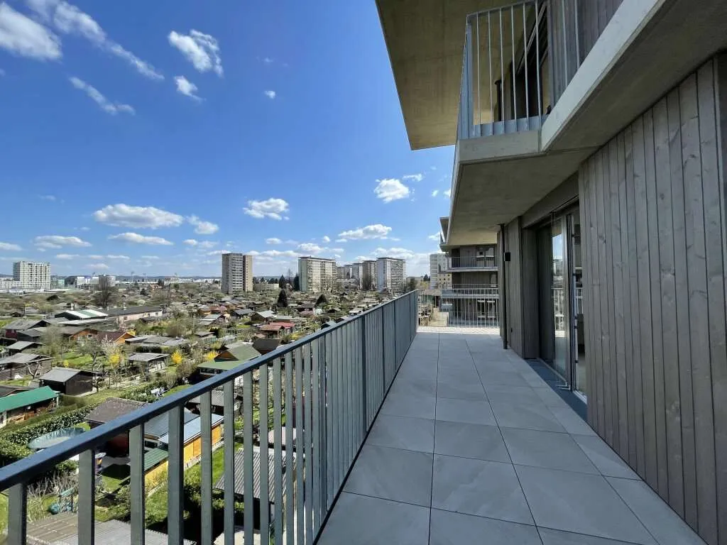 Familientraum mit 4 Zimmern - Großer Balkon mit Fernblick - Ansicht 2