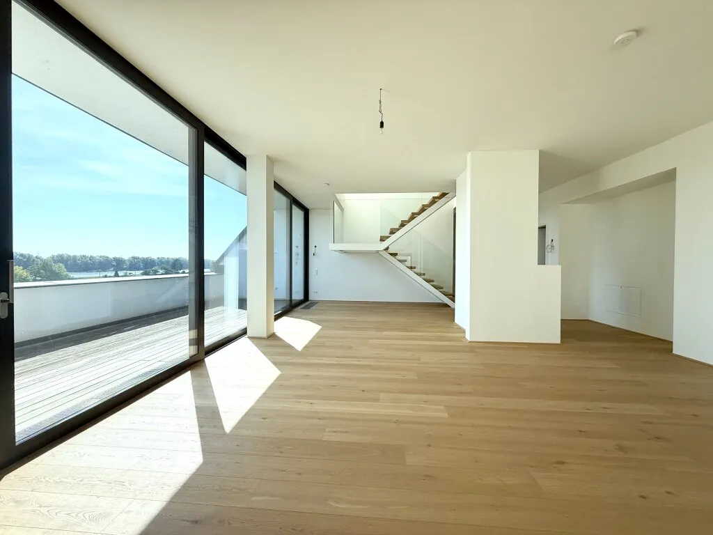 ERSTBEZUG MIT BADESTEG AM WASSER: Ruhelage mit Fernblick über die Donau I großzügige Terrassen I ca. 100 m² Wohnküche I 2 Garagenplätze & 2 Kellerabteile – pohled 2