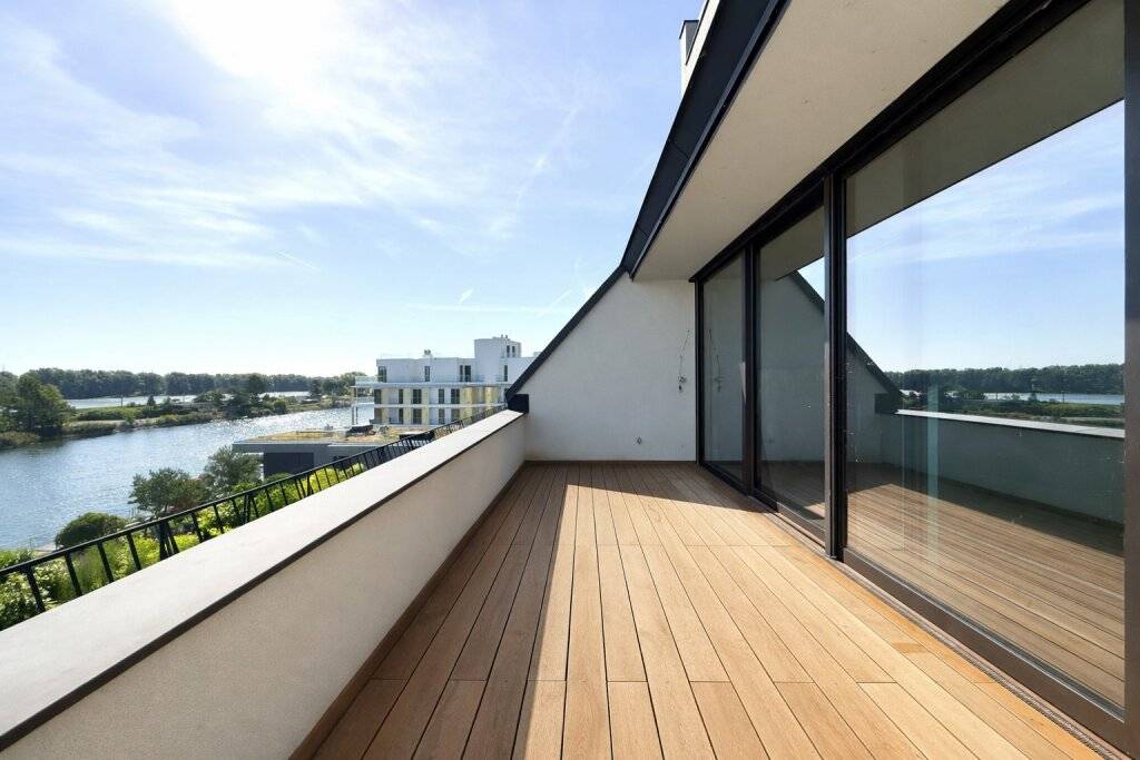 ERSTBEZUG MIT BADESTEG AM WASSER: Ruhelage mit Fernblick über die Donau I großzügige Terrassen I ca. 100 m² Wohnküche I 2 Garagenplätze & 2 Kellerabteile – pohled 3